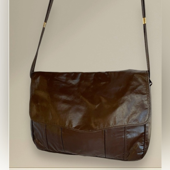 Vintage Hala Shoulder Bag Lightweight Flap Fold Over Dark Brown Gold Hardware - Picture 2 of 14